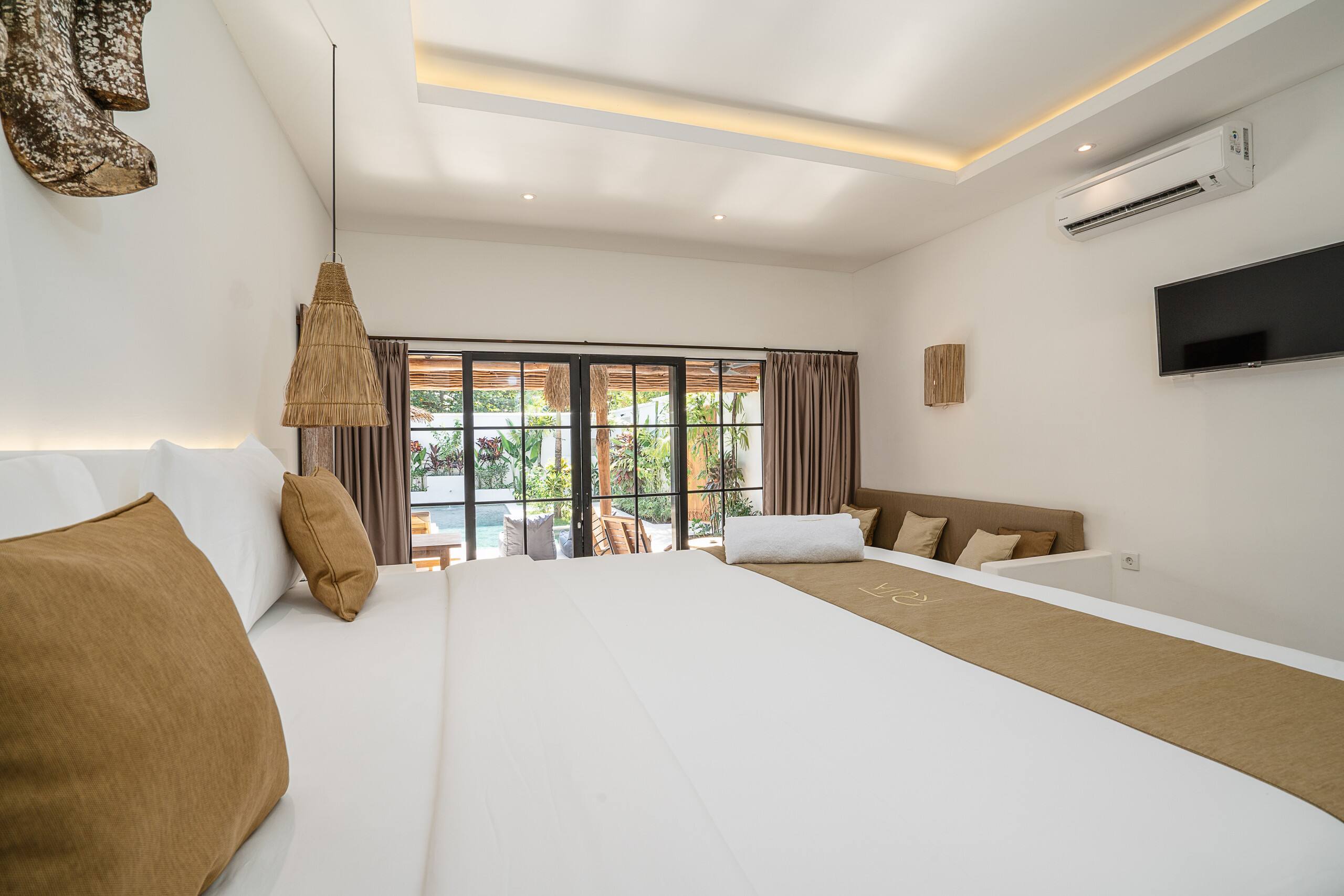 4-bedroom villas tour next to Nyanyi beach & Luna Club 28