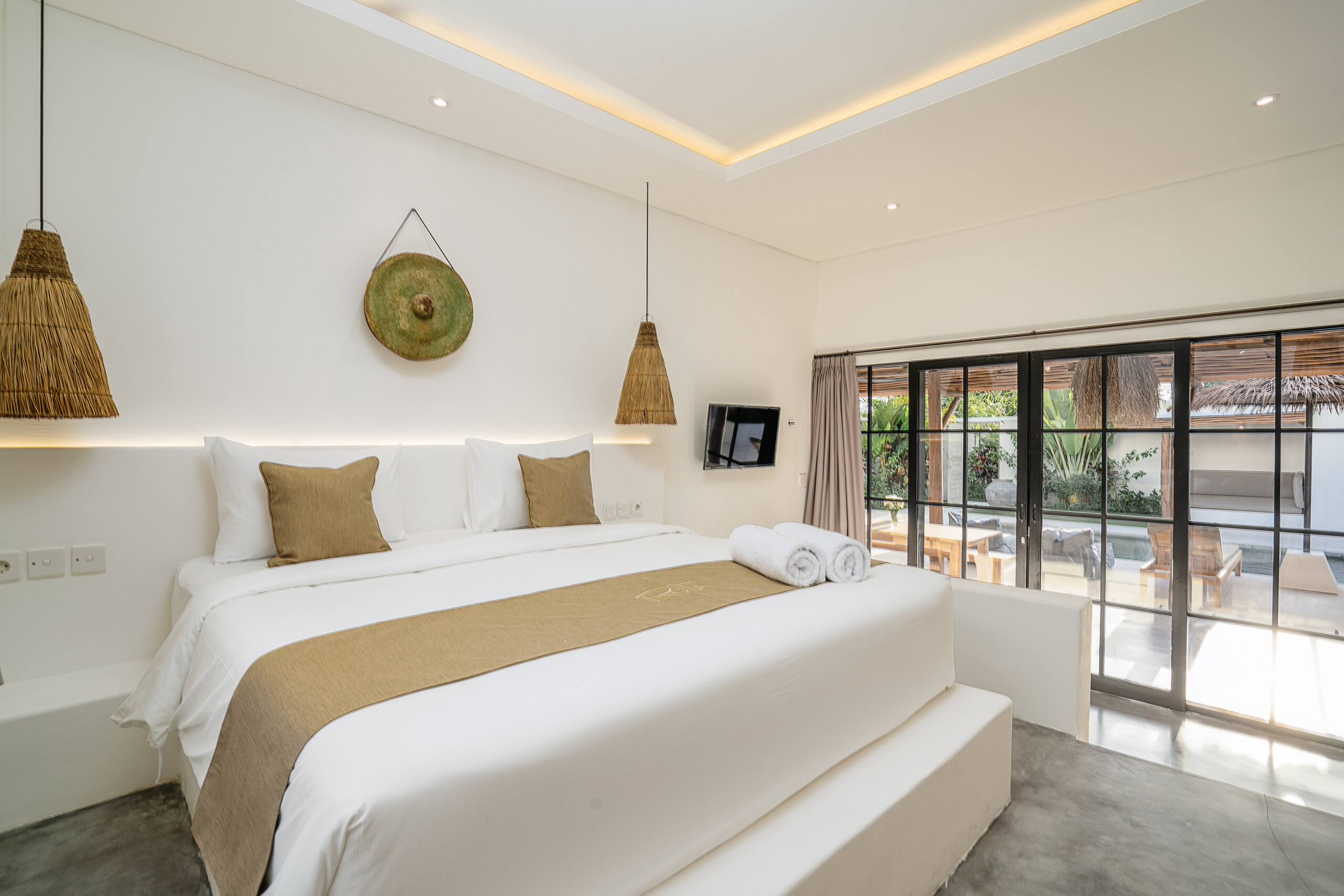 4-bedroom villas tour next to Nyanyi beach & Luna Club 16