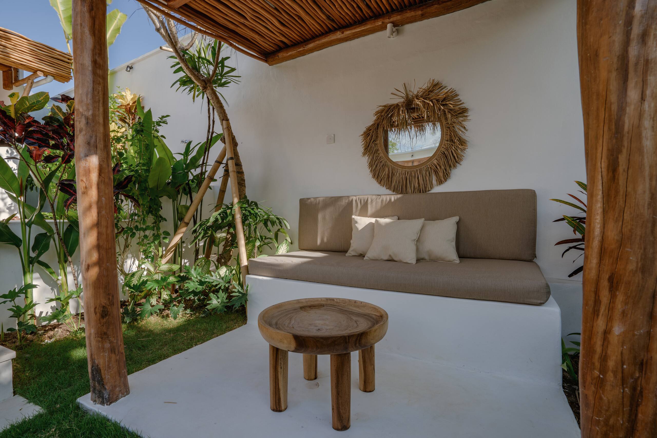 4-bedroom villas tour next to Nyanyi beach & Luna Club 36