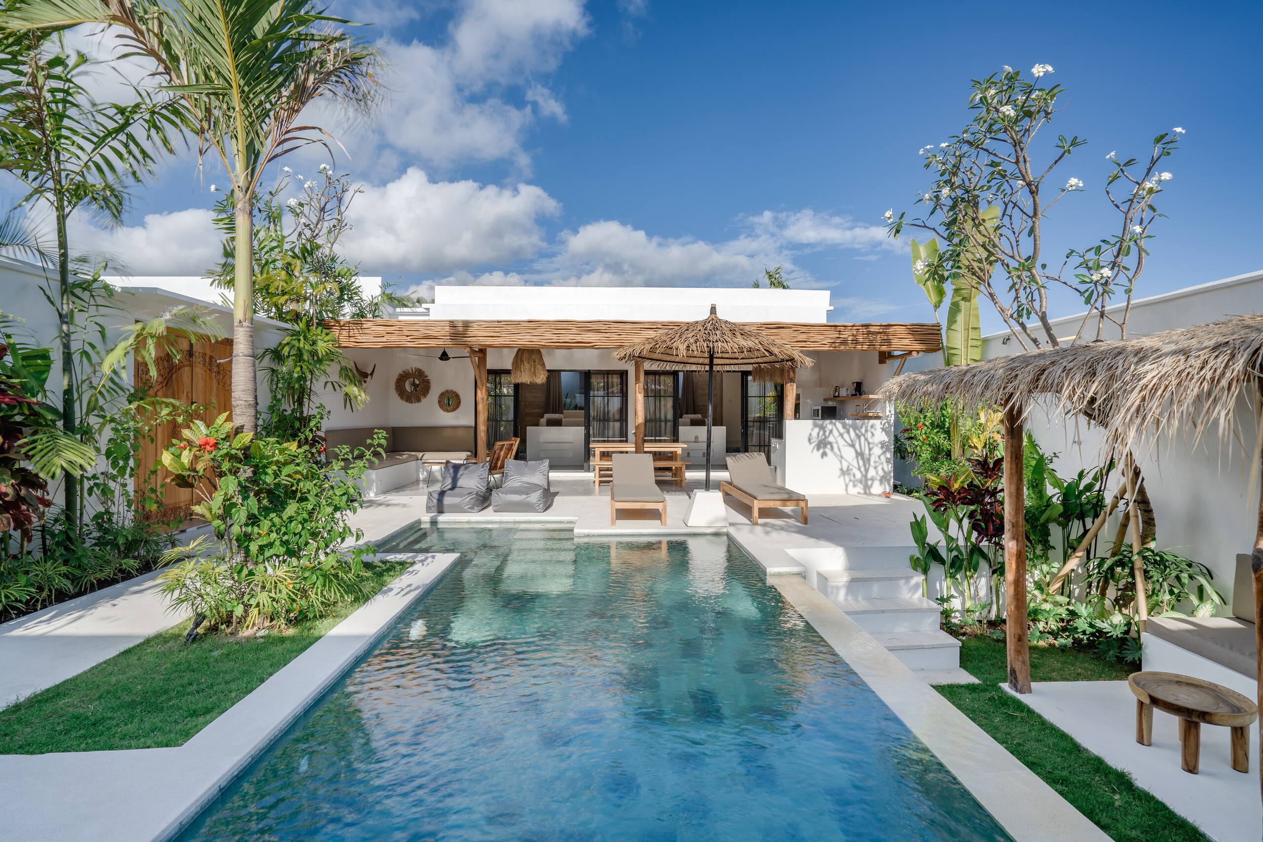 4-bedroom villas tour next to Nyanyi beach & Luna Club 7