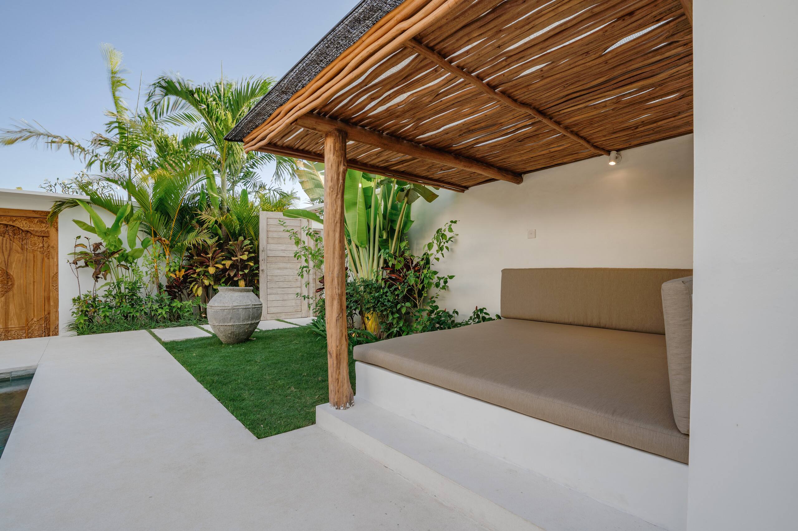 4-bedroom villas tour next to Nyanyi beach & Luna Club 35