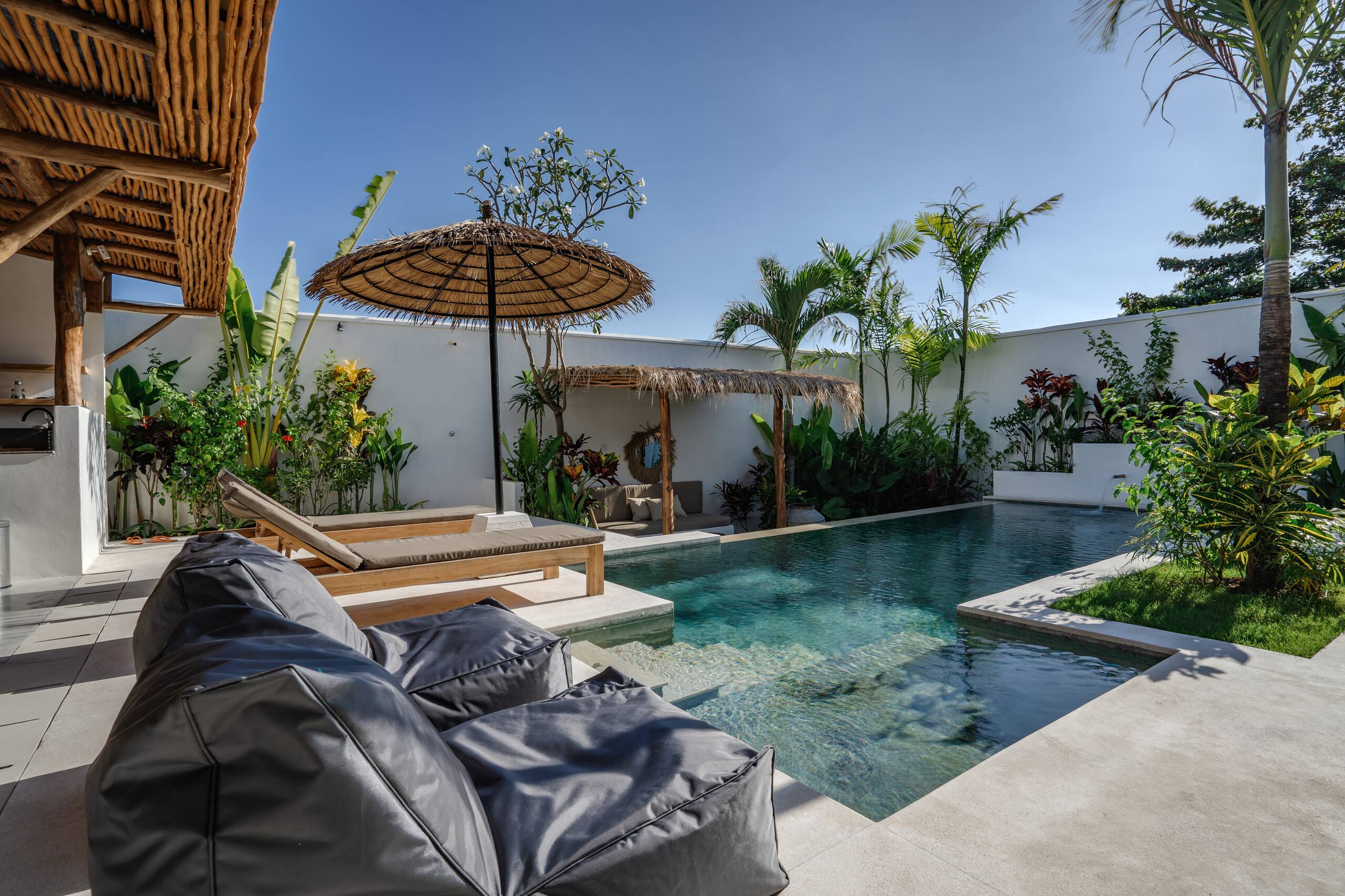 4-bedroom villas tour next to Nyanyi beach & Luna Club 37