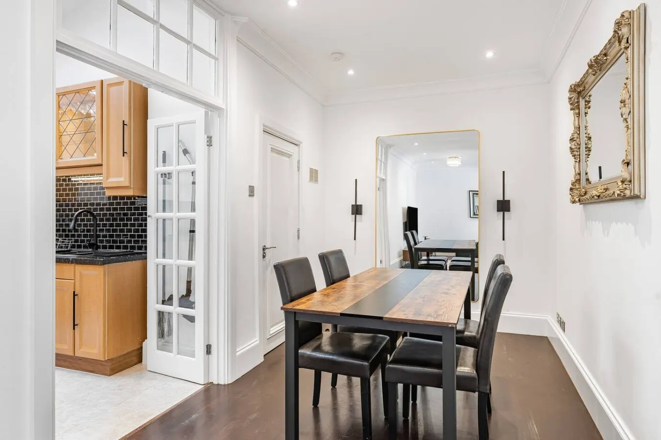 South Kensington 3-Bed Mews Near Hyde Park 10