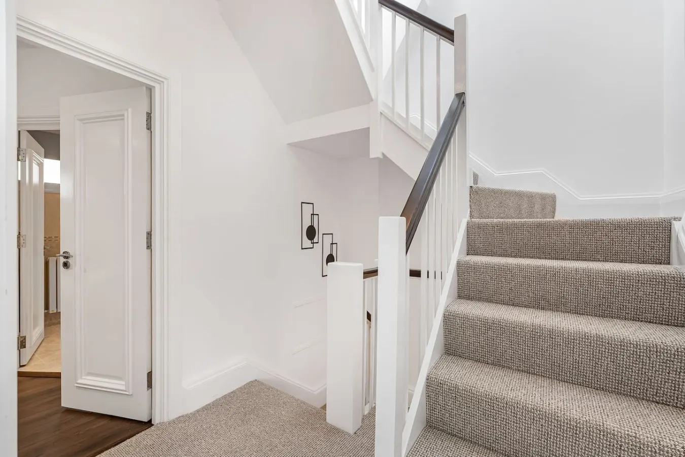South Kensington 3-Bed Mews Near Hyde Park 16