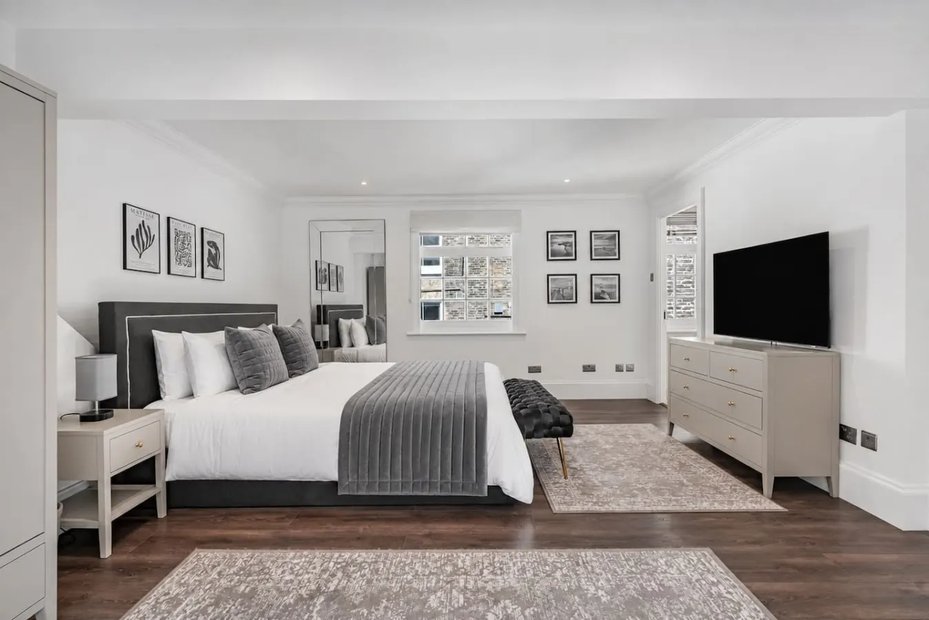 South Kensington 3-Bed Mews Near Hyde Park 17