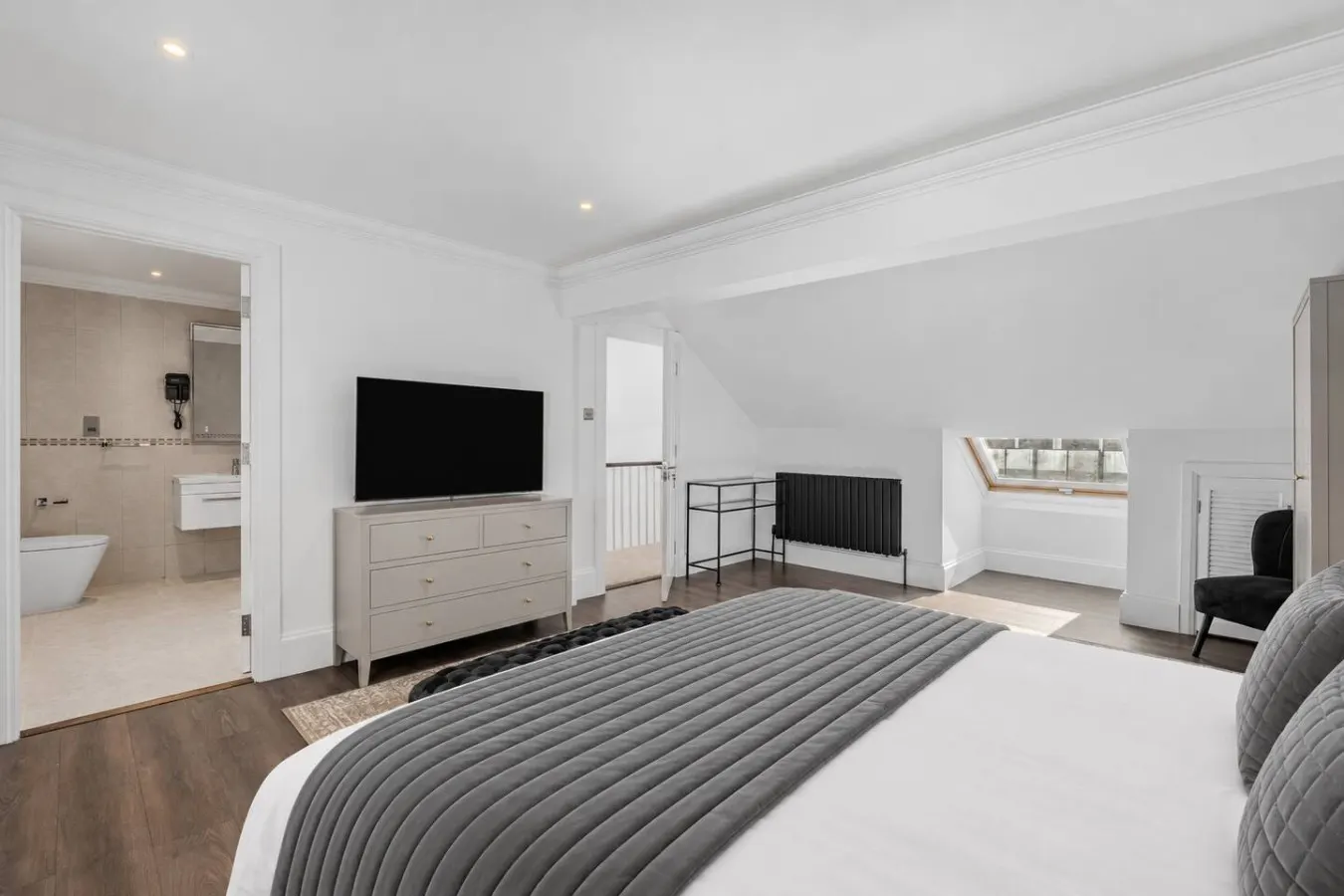 South Kensington 3-Bed Mews Near Hyde Park 19
