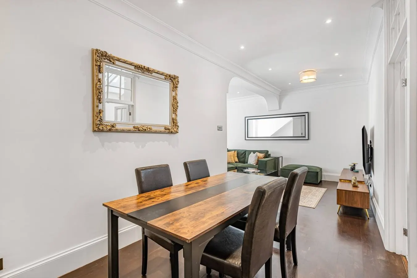 South Kensington 3-Bed Mews Near Hyde Park 8