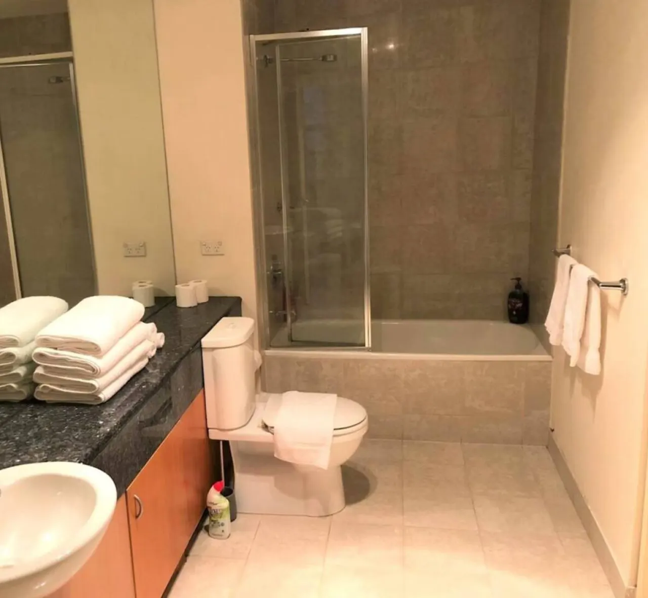 Readyset Apartments on Wiltshire - B3 12