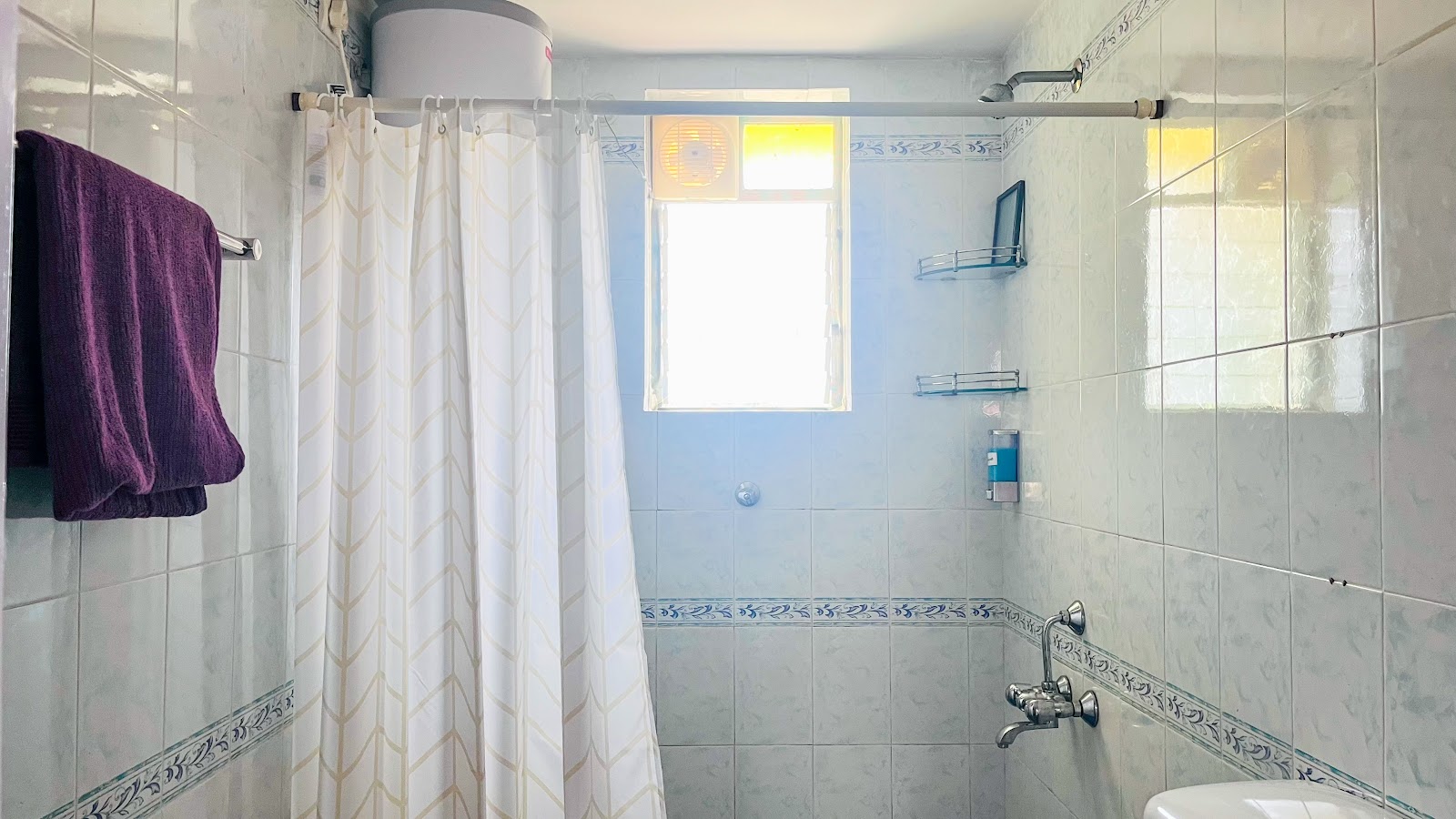 Suncatcher’s Nest 2- Spacious 1 BHK 5 min to Beach 4