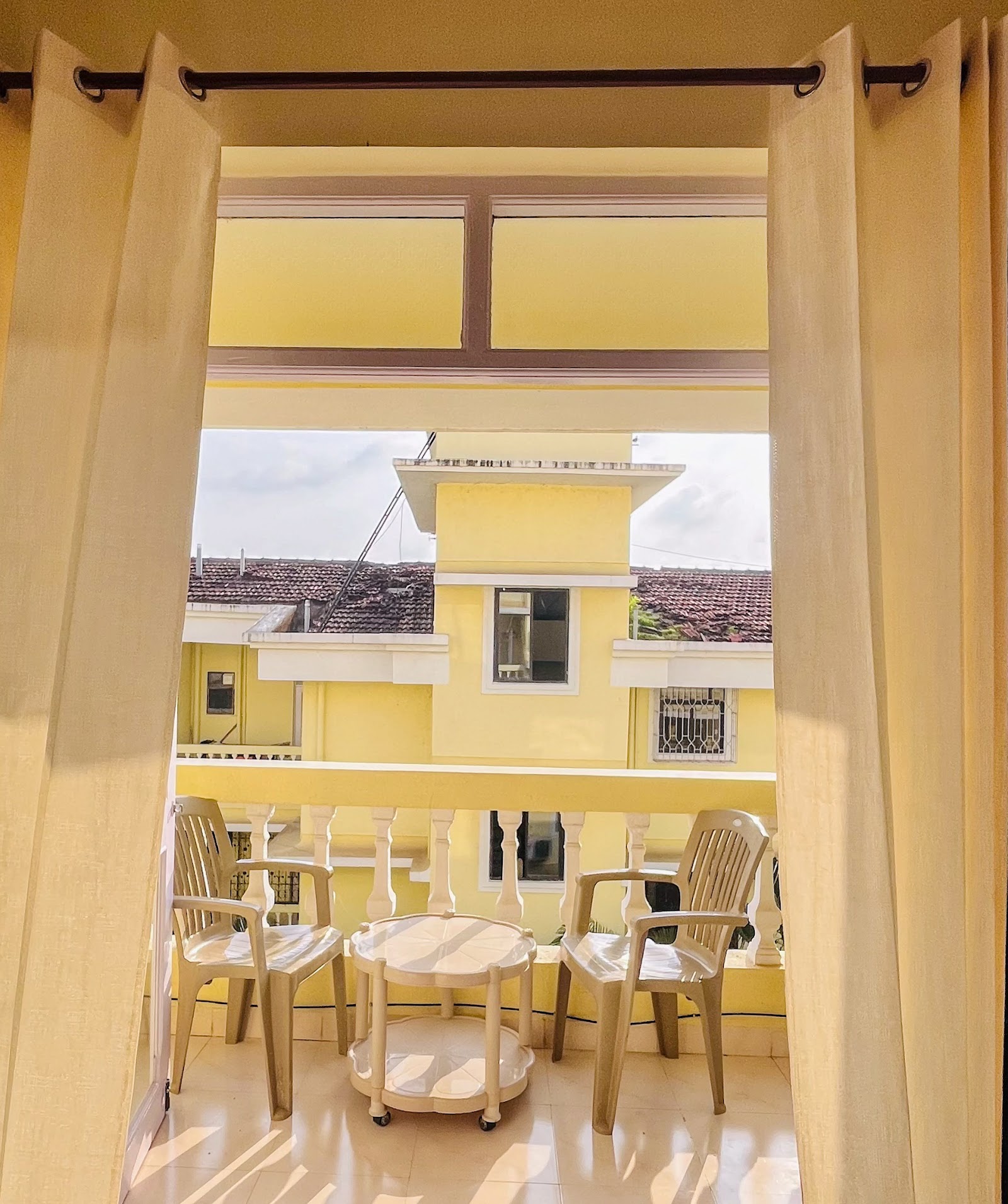 Suncatcher’s Nest 2- Spacious 1 BHK 5 min to Beach 9