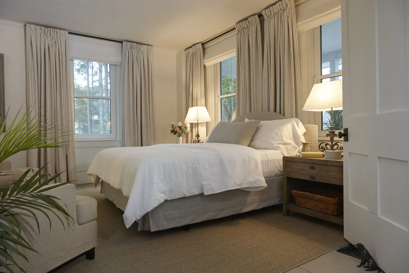 Luxurious Farmhouse on Westlake/Stunning Sunset View, Near Sandbanks, 2 indoor Fireplaces, Outdoor Firepit 19
