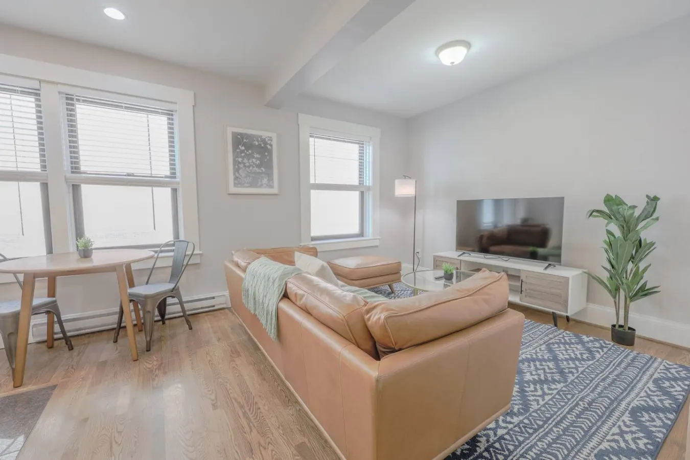Bay Village Charming 1 Bedroom Apartment 9