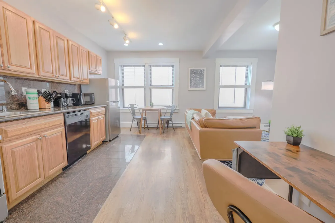 Bay Village Charming 1 Bedroom Apartment 3