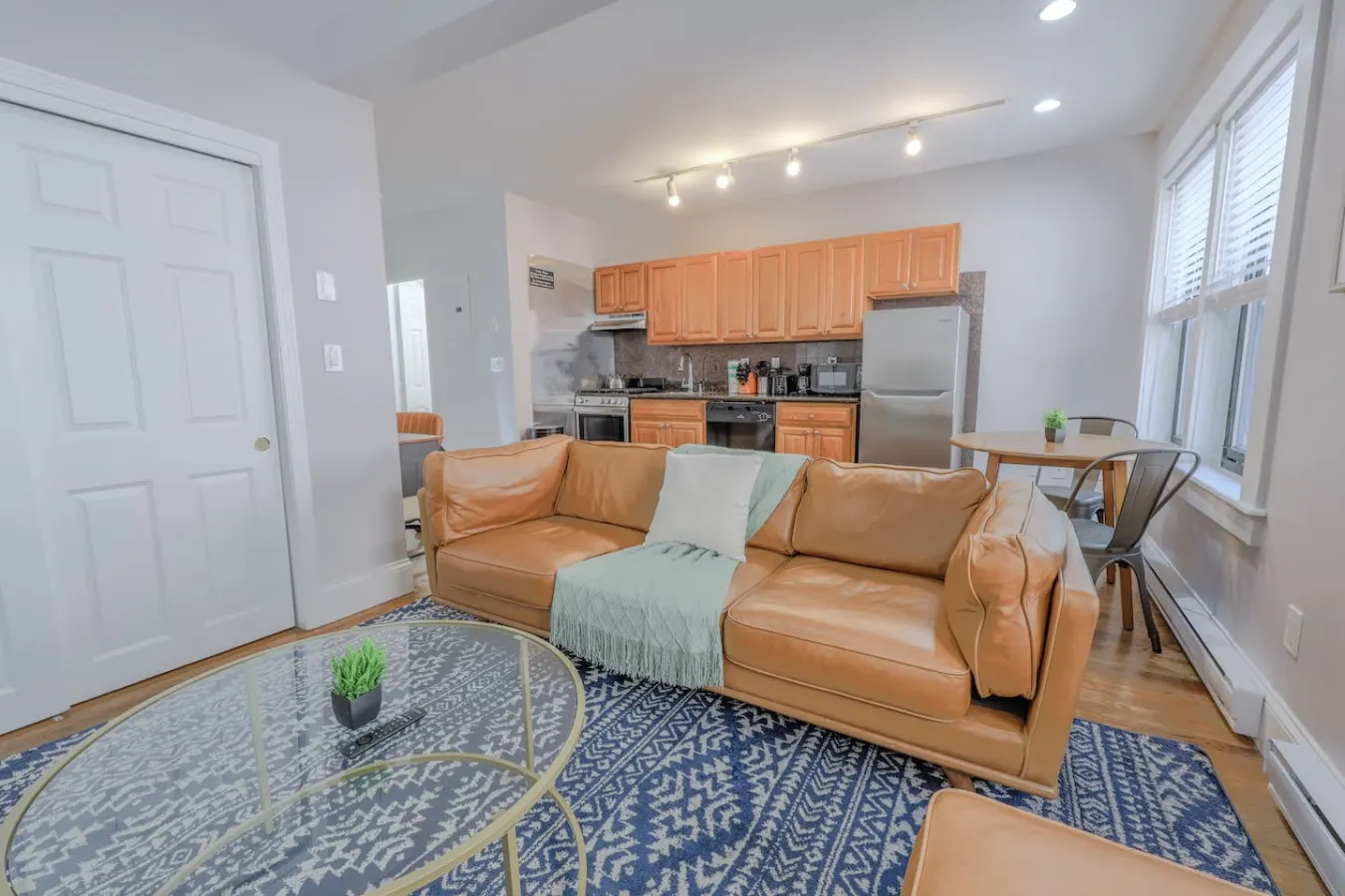 Bay Village Charming 1 Bedroom Apartment 7