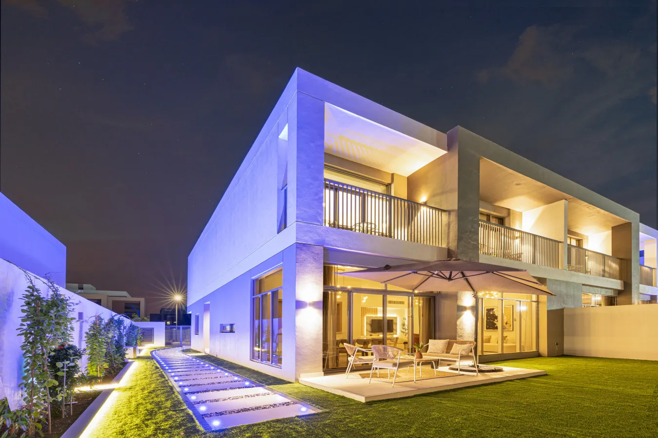 Luxe 6BR Semi-Detached Villa Steps from the Lagoon