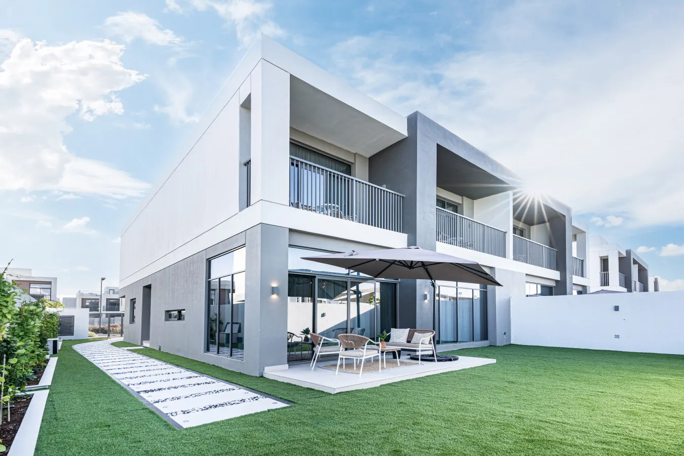 Luxe 6BR Semi-Detached Villa Steps from the Lagoon — photo 5