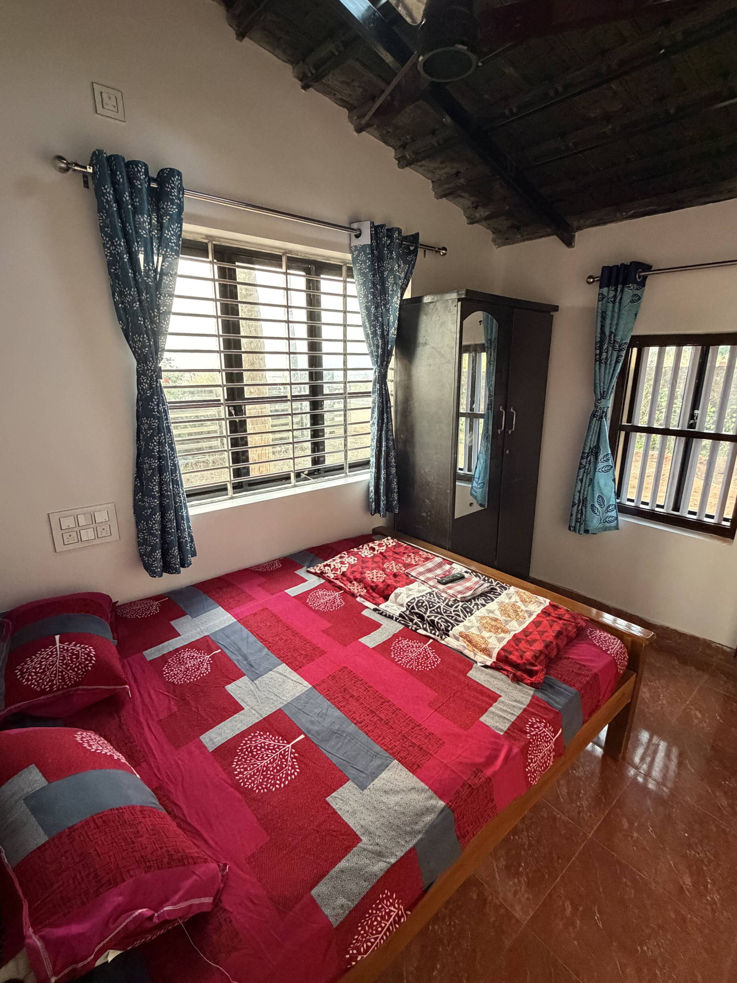 Beach Sand Luxury Stay by the Sea near Maravanthe 21