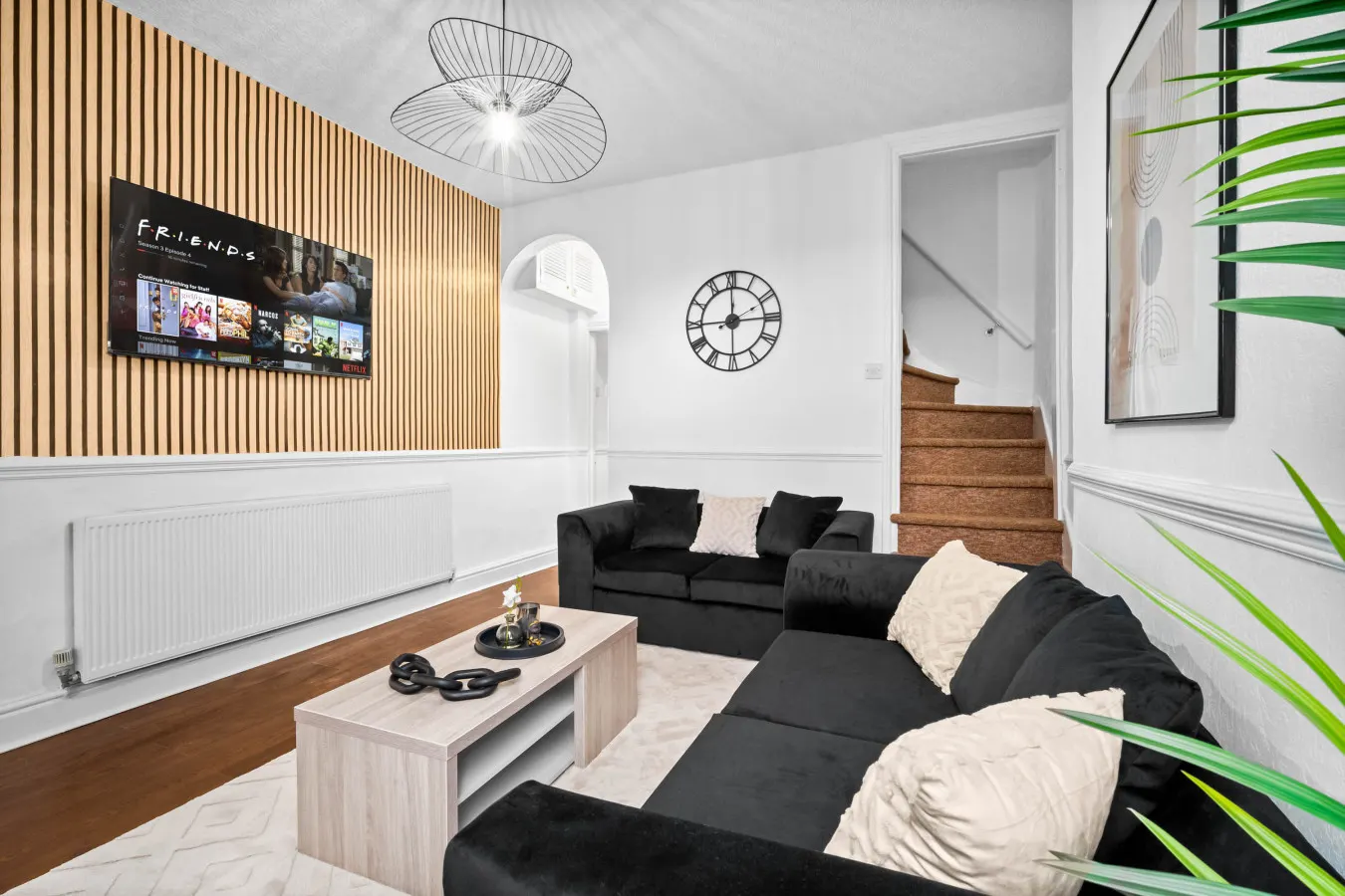 Modern Three Bedroom House - 6 Guests - Garden - Parking 20