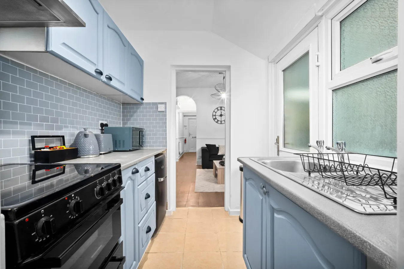 Modern Three Bedroom House - 6 Guests - Garden - Parking 4