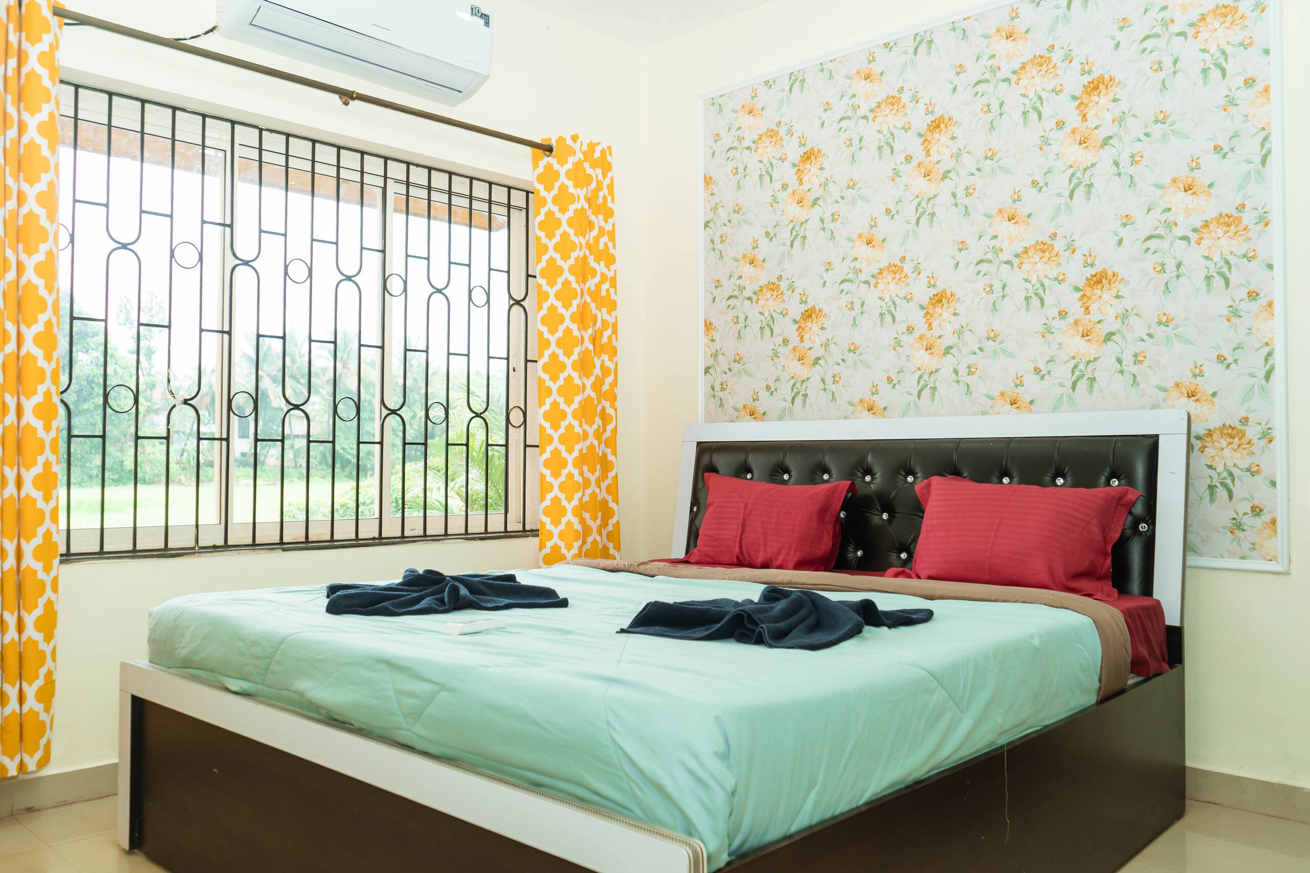 Tropical 3BHK Pool Pad • Varca 14