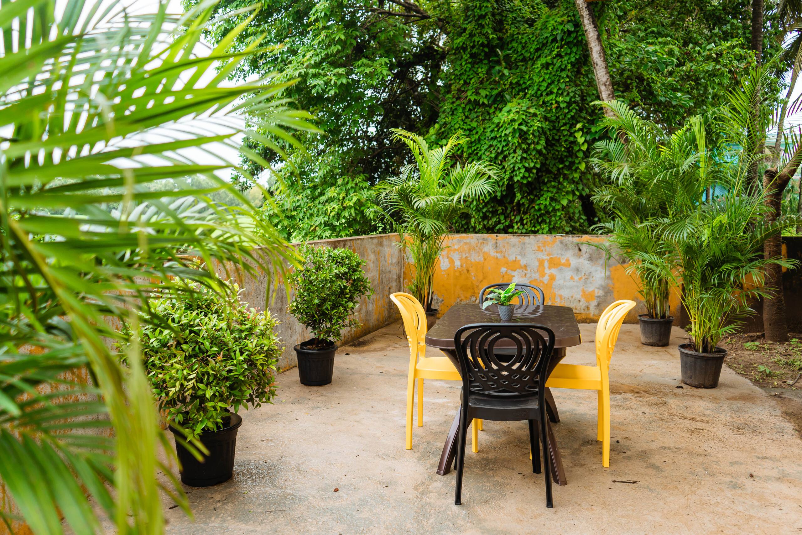 Tropical 3BHK Pool Pad • Varca 20