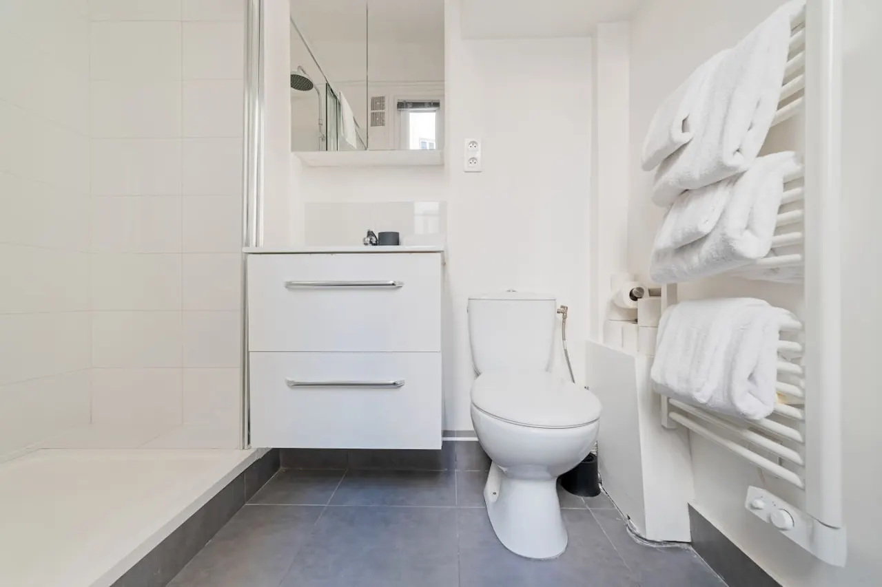Luxe 1-BR Gem Steps from the Louvre & Opera 12