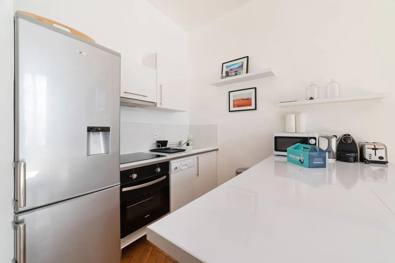 Luxe 1-BR Gem Steps from the Louvre & Opera 3