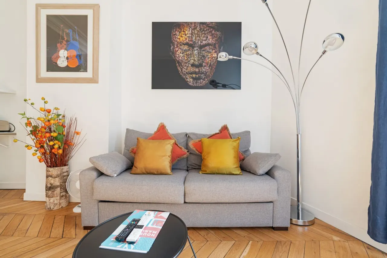 Luxe 1-BR Gem Steps from the Louvre & Opera 4