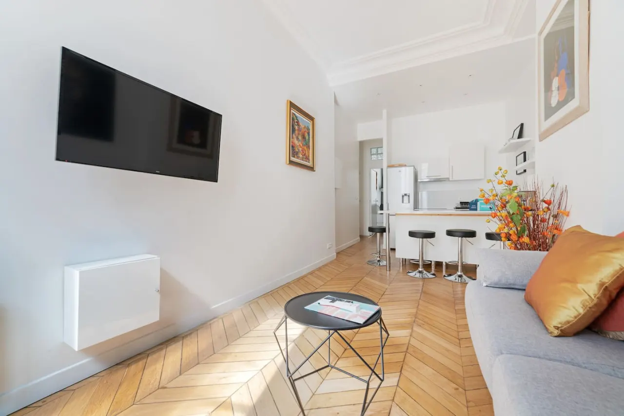 Luxe 1-BR Gem Steps from the Louvre & Opera 5