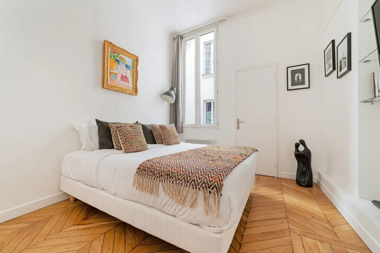 Luxe 1-BR Gem Steps from the Louvre & Opera 6
