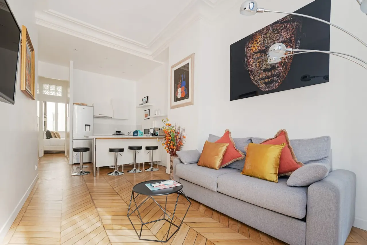 Luxe 1-BR Gem Steps from the Louvre & Opera 7