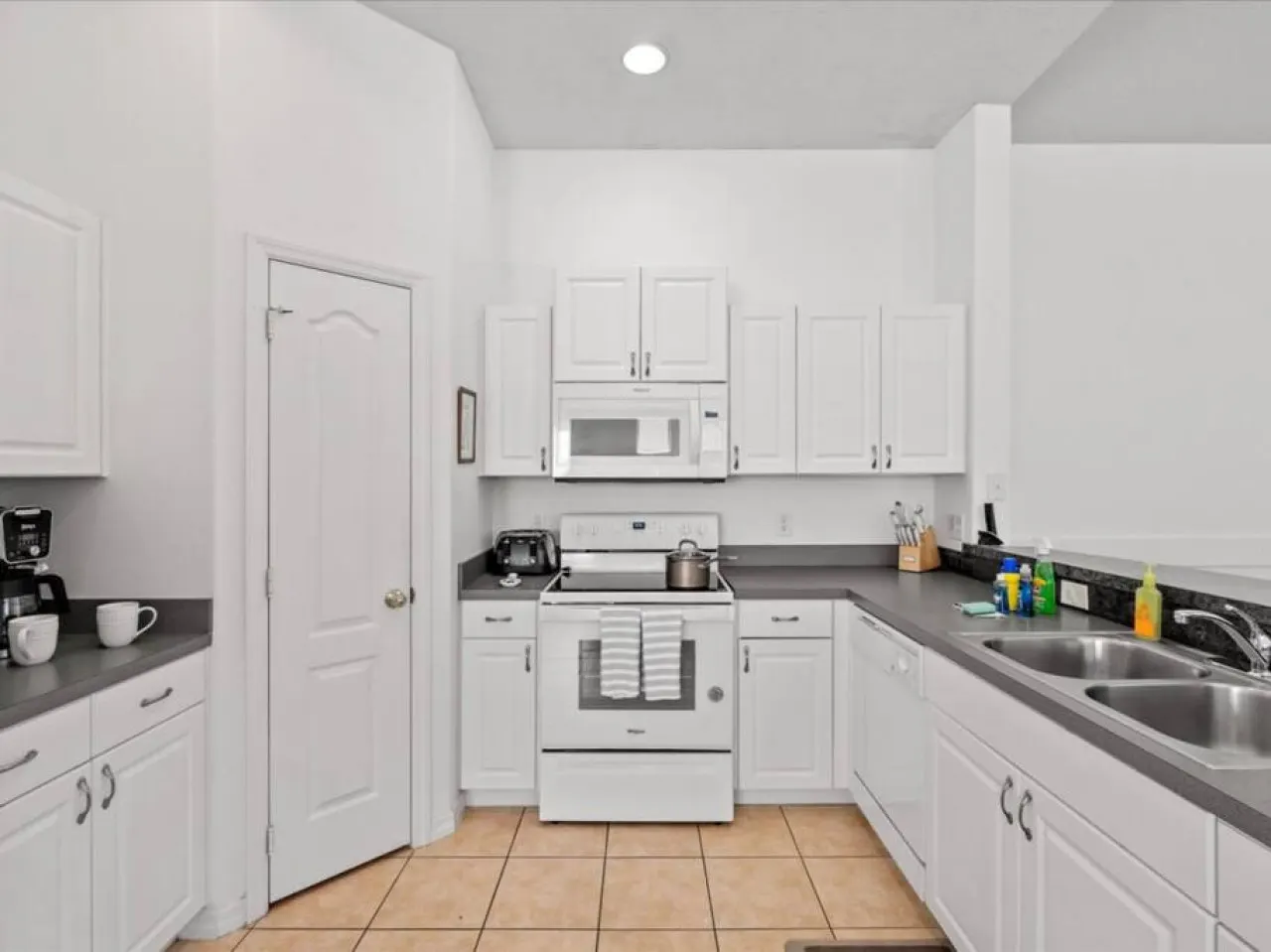 Spacious 4BR Retreat Pool, Games, Near Parks 12