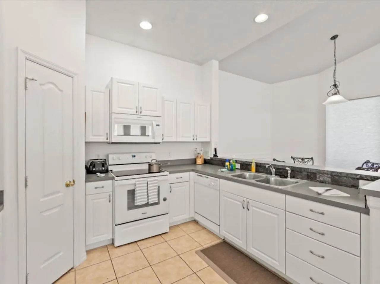 Spacious 4BR Retreat Pool, Games, Near Parks 14
