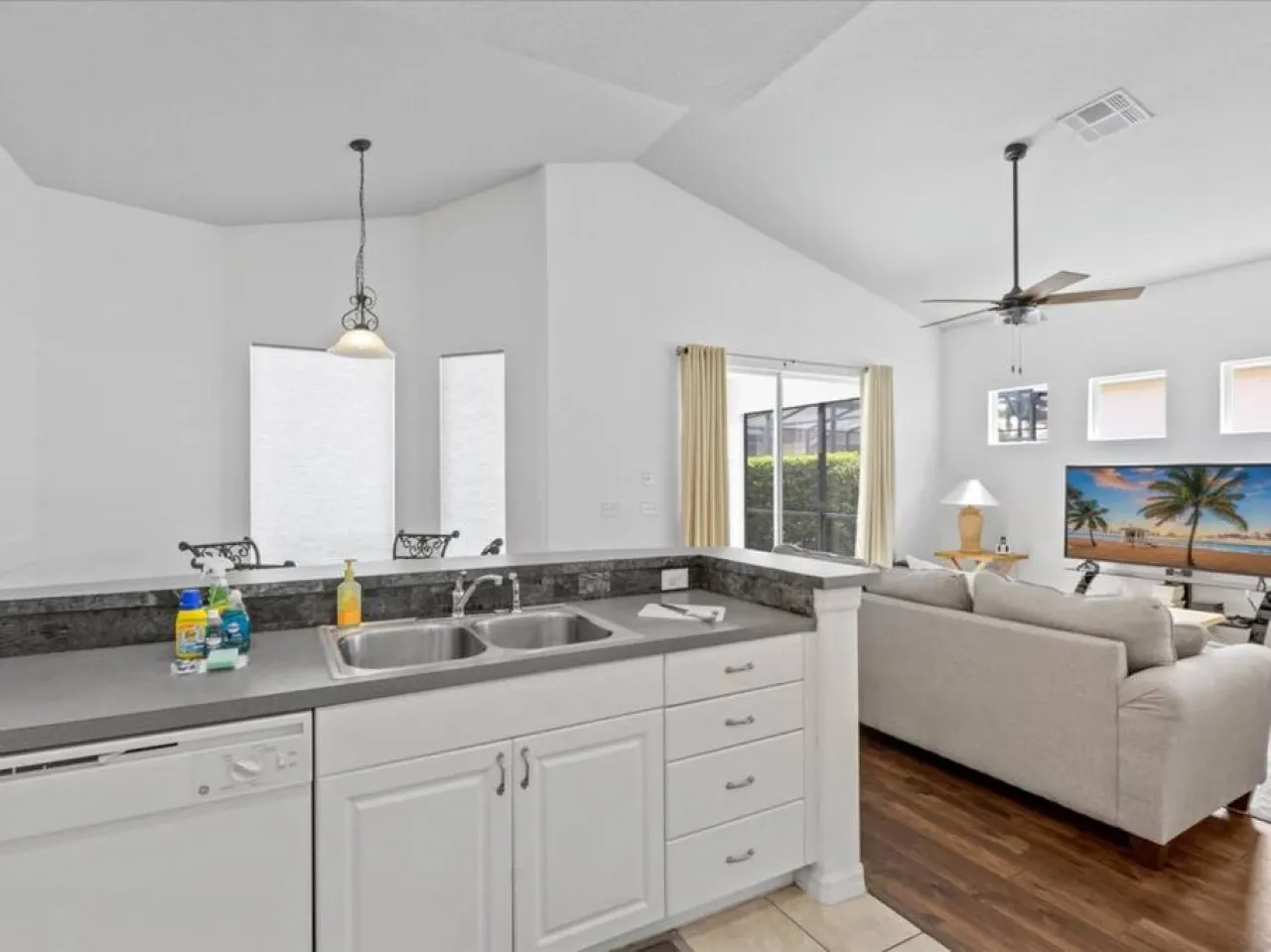 Spacious 4BR Retreat Pool, Games, Near Parks 15