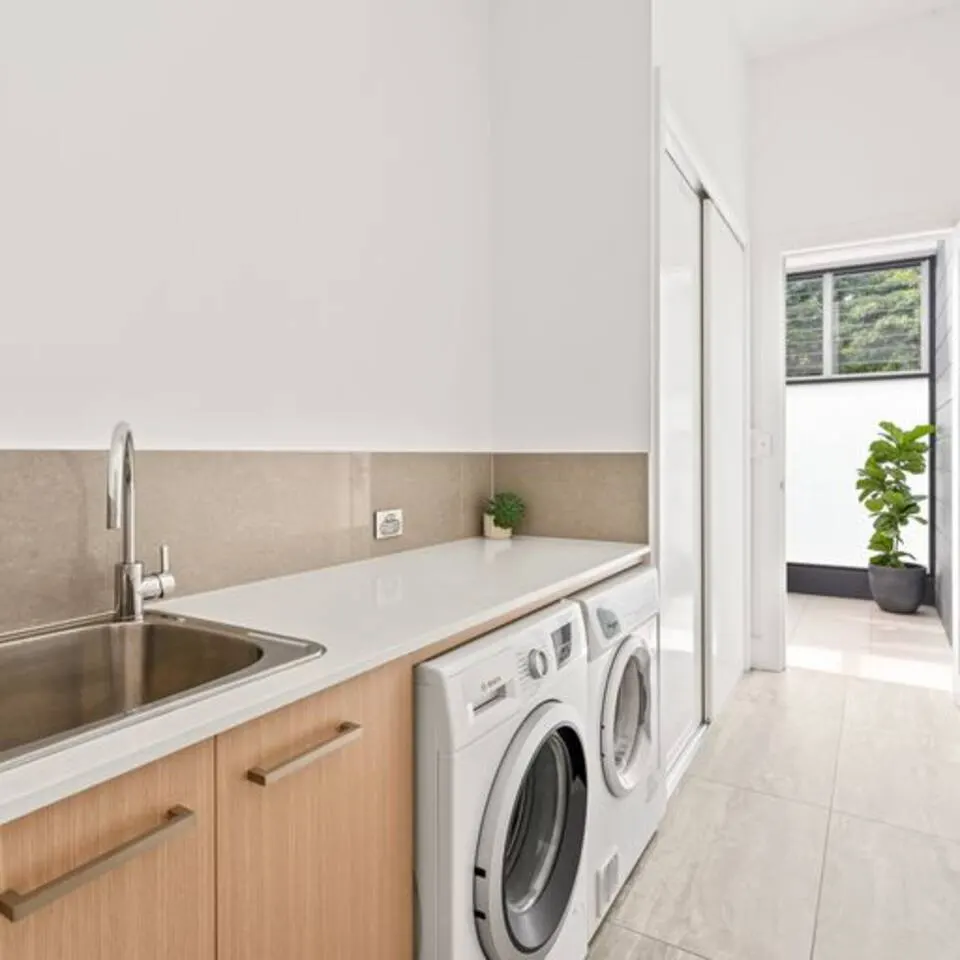 Industrial Luxe - Spacious - 2 Car - Local Eats 15