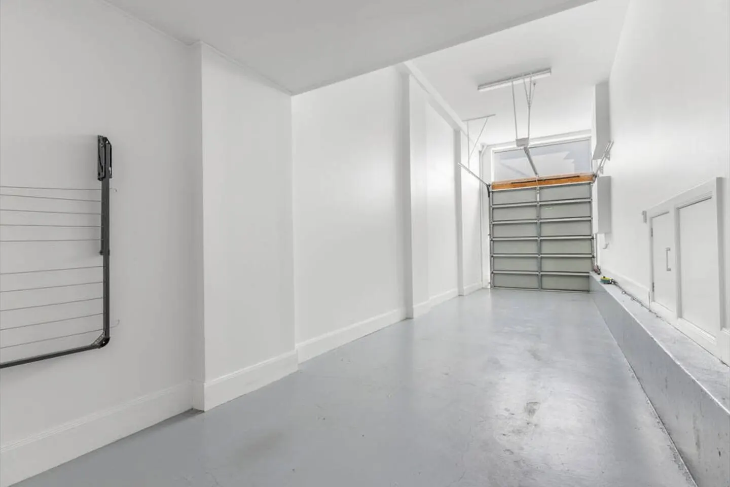 Industrial Luxe - Spacious - 2 Car - Local Eats 16