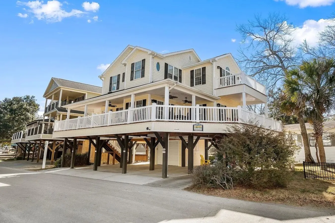 Short Walk to Beach Waterpark, Porch & Grill 20