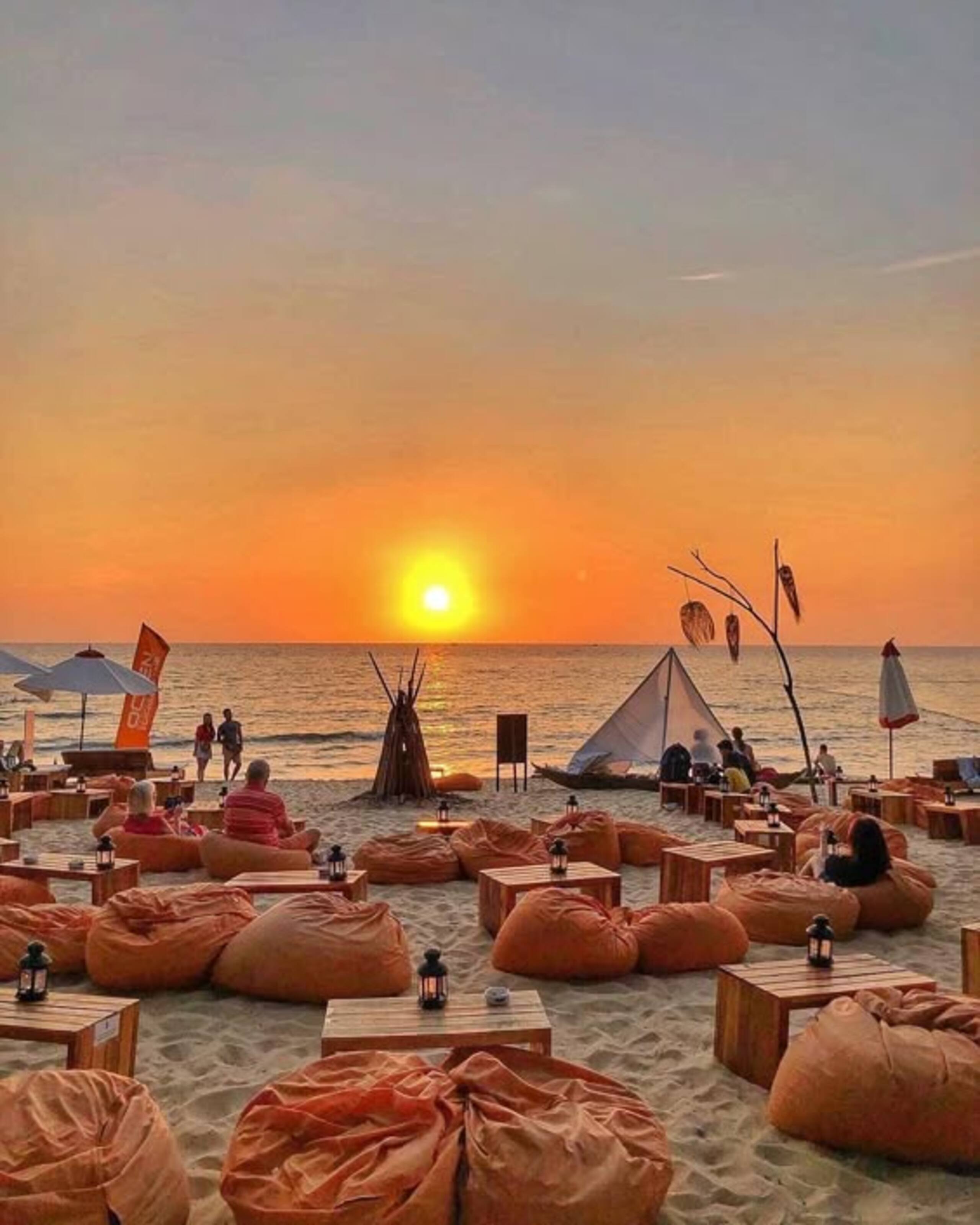 Canggu's Trendsetting Ultimate 7-Bed Beach Getaway 35