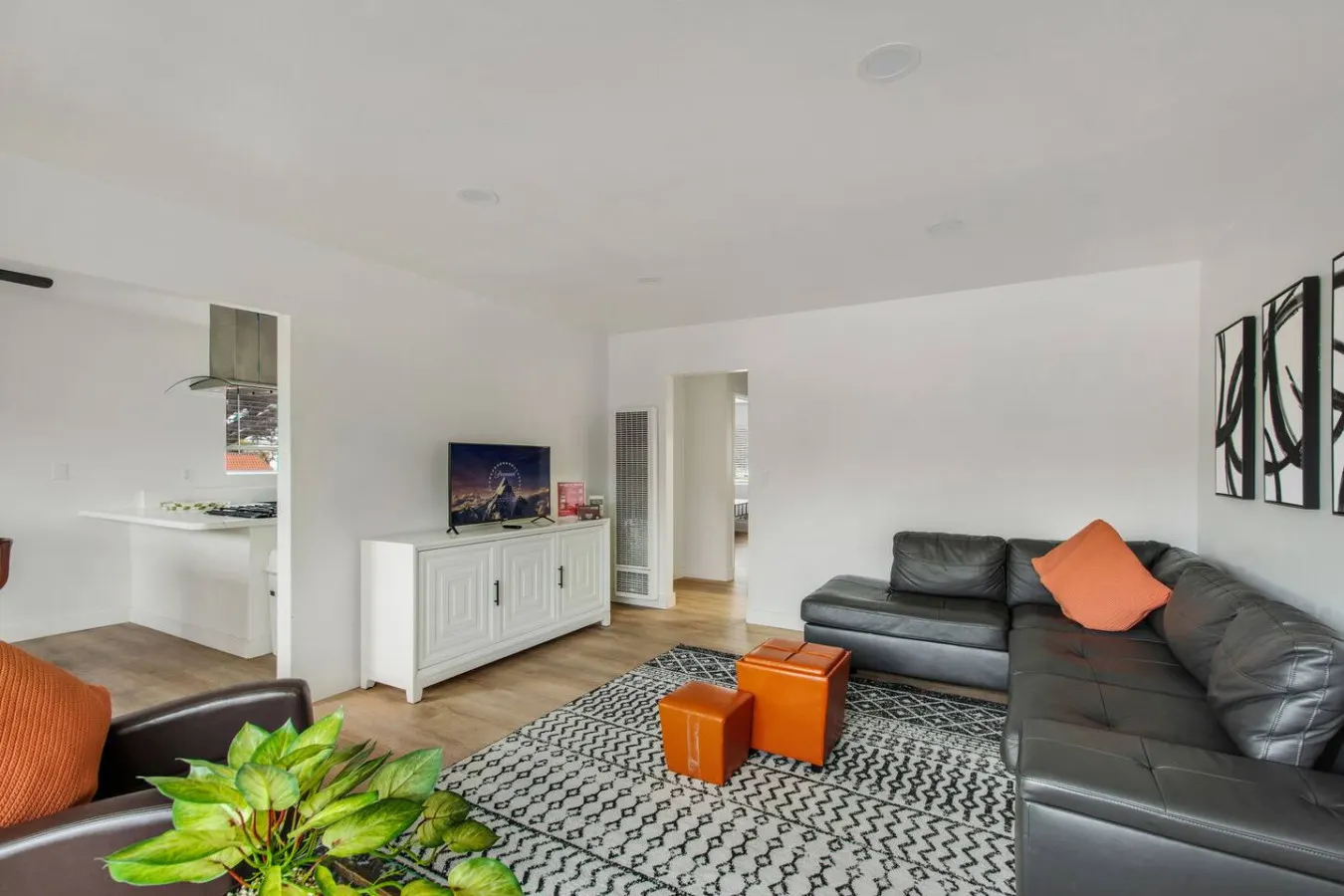 2Bd/1Bth Close To Shopping Theme Parks Eats! 8