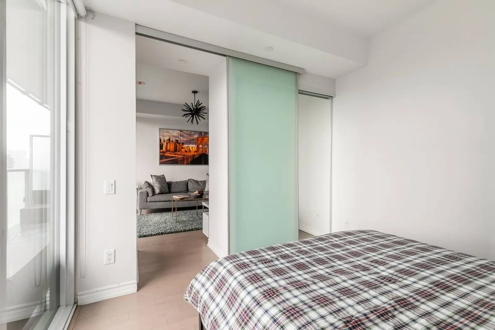 Modern 1BR Condo Central Stylish & Bright 12
