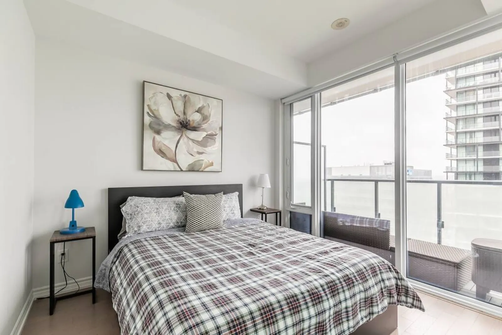 Modern 1BR Condo • Central • Stylish & Bright — photo 4
