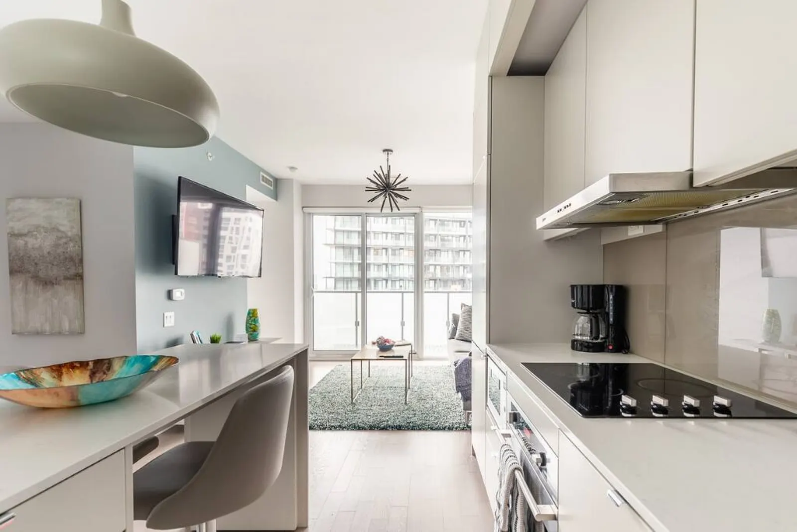 Modern 1BR Condo Central Stylish & Bright 8