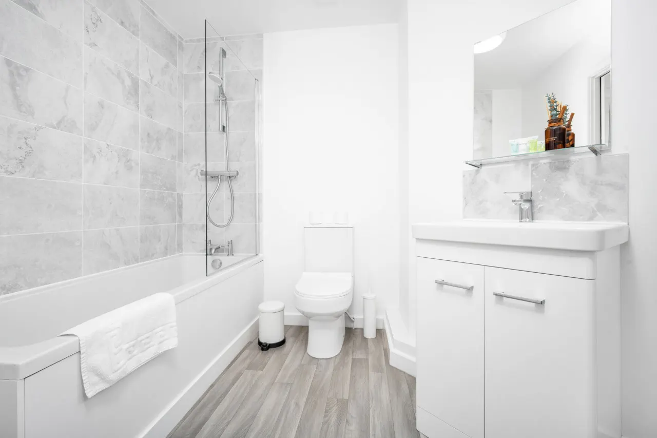 Stylish 2 Bed Apartment - Parking - Smart TV - WIFI 6