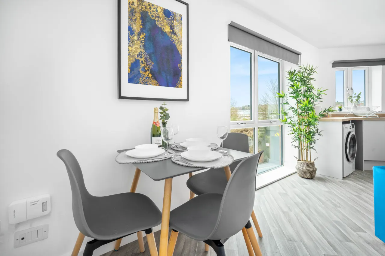 Stylish 2 Bed Apartment - Parking - Smart TV - WIFI 8