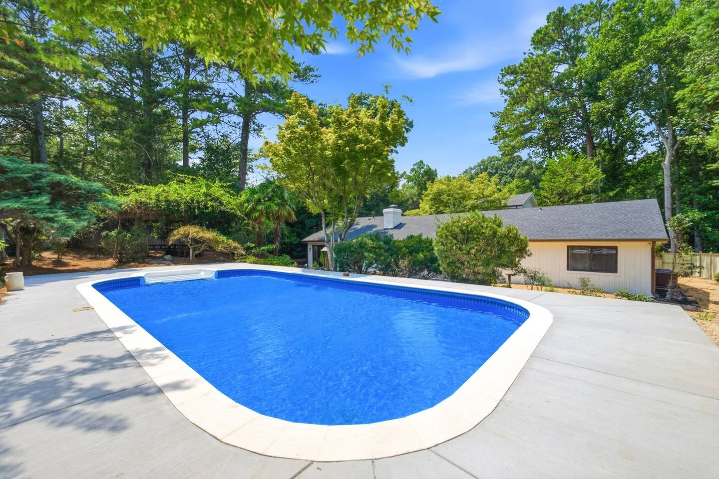 Spacious 5BR Home in East Roswell Park