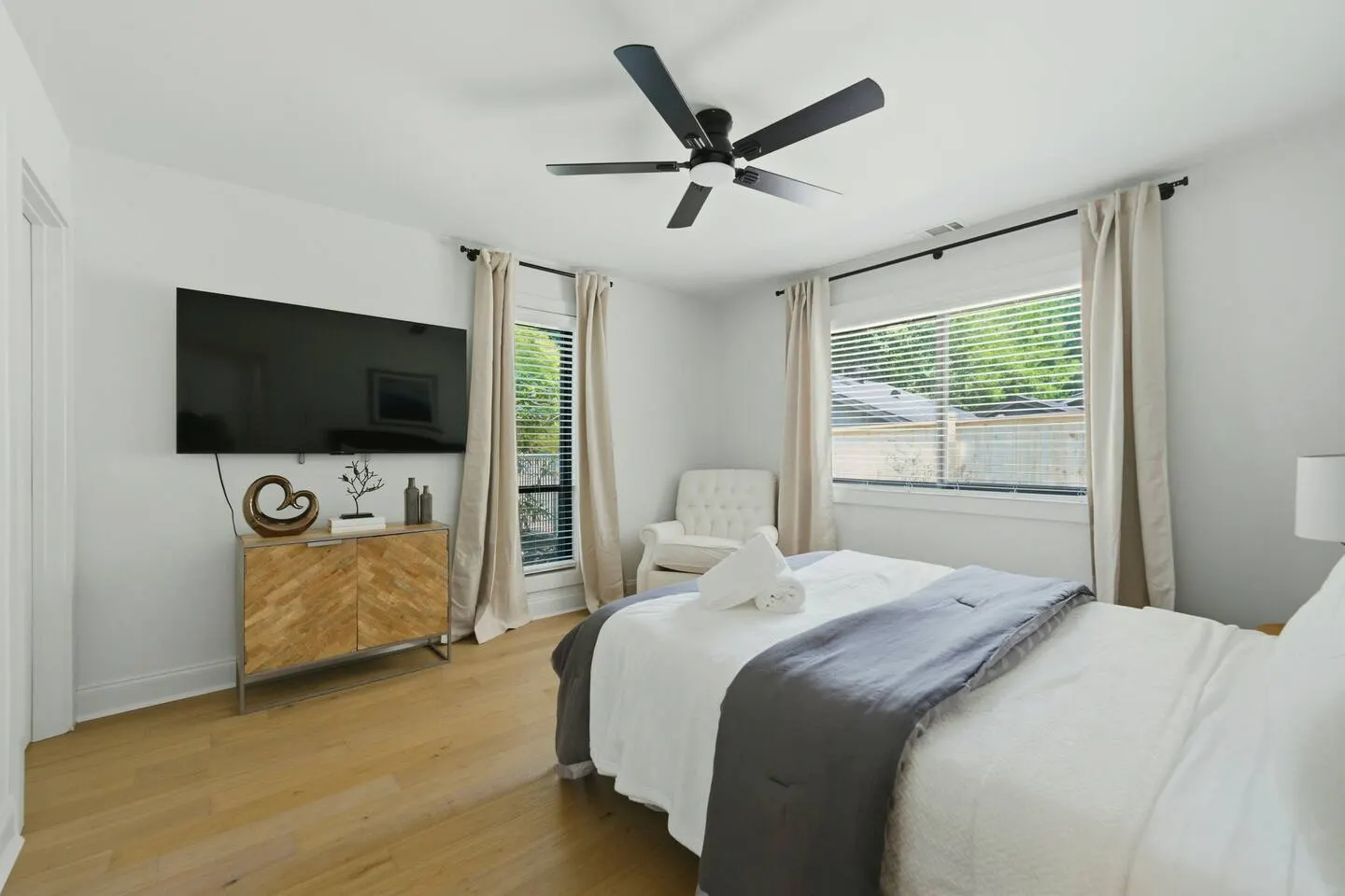 Spacious 5BR Home in East Roswell Park 10