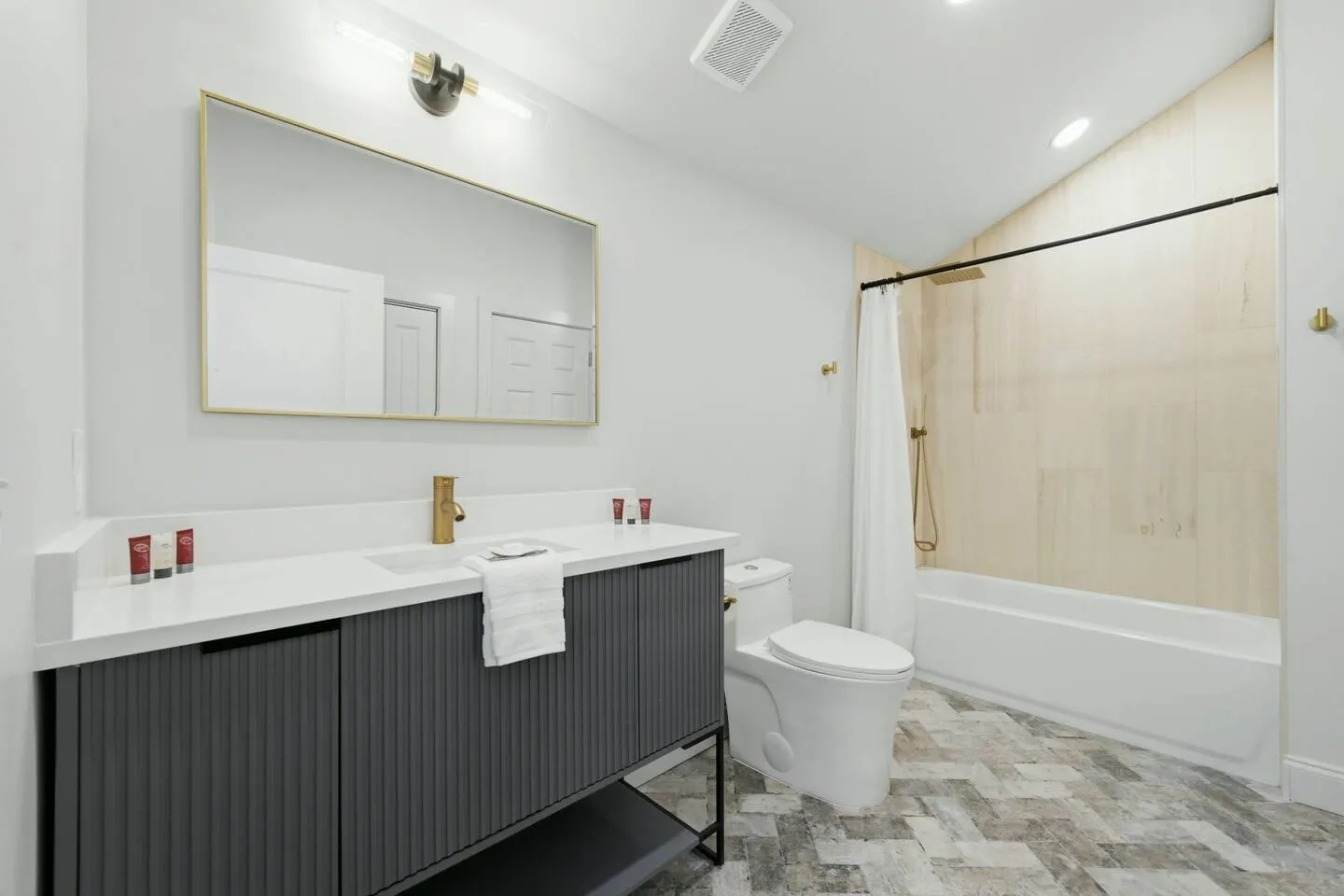 Spacious 5BR Home in East Roswell Park 11