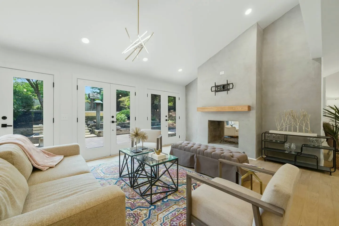 Spacious 5BR Home in East Roswell Park — photo 3