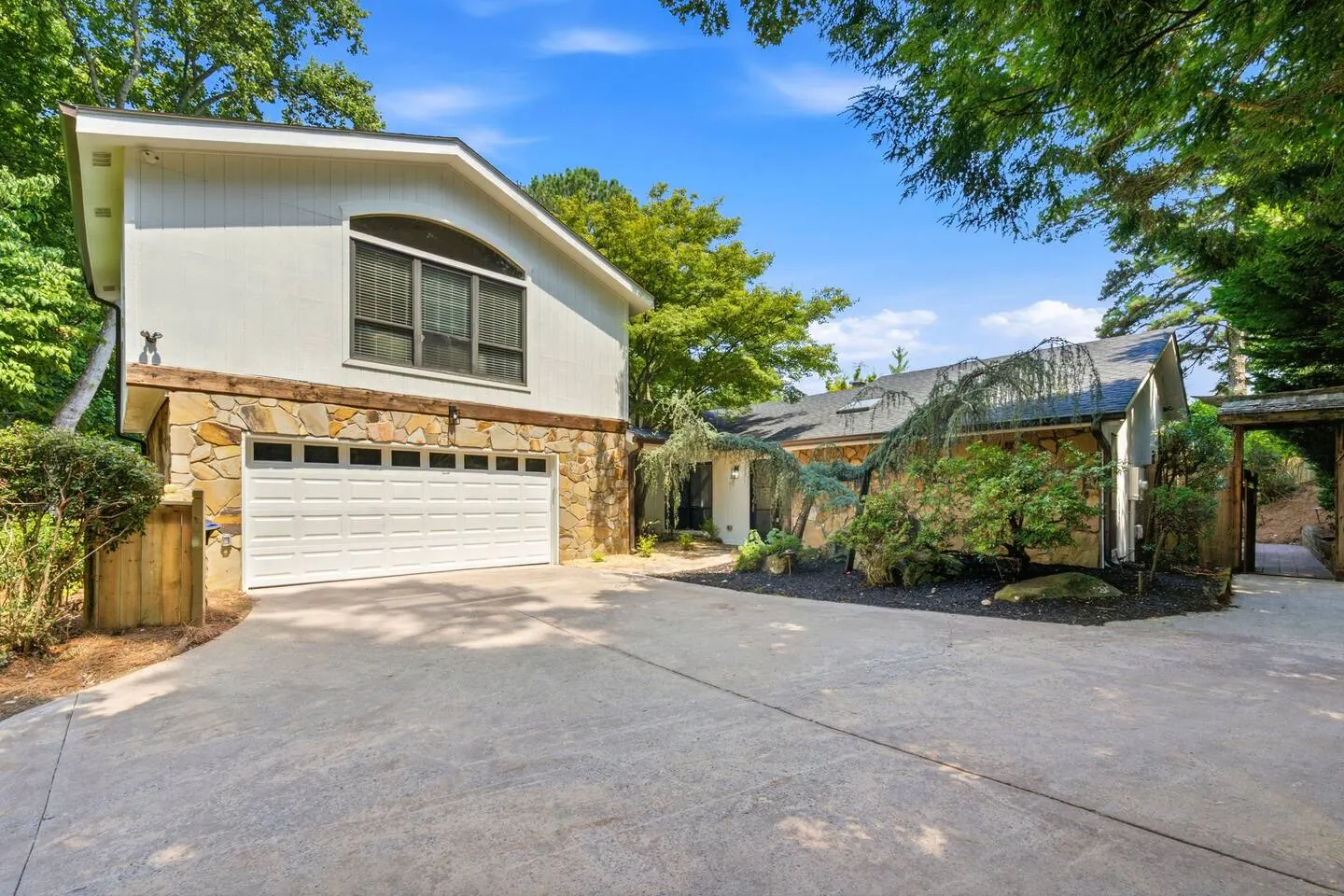 Spacious 5BR Home in East Roswell Park — photo 5