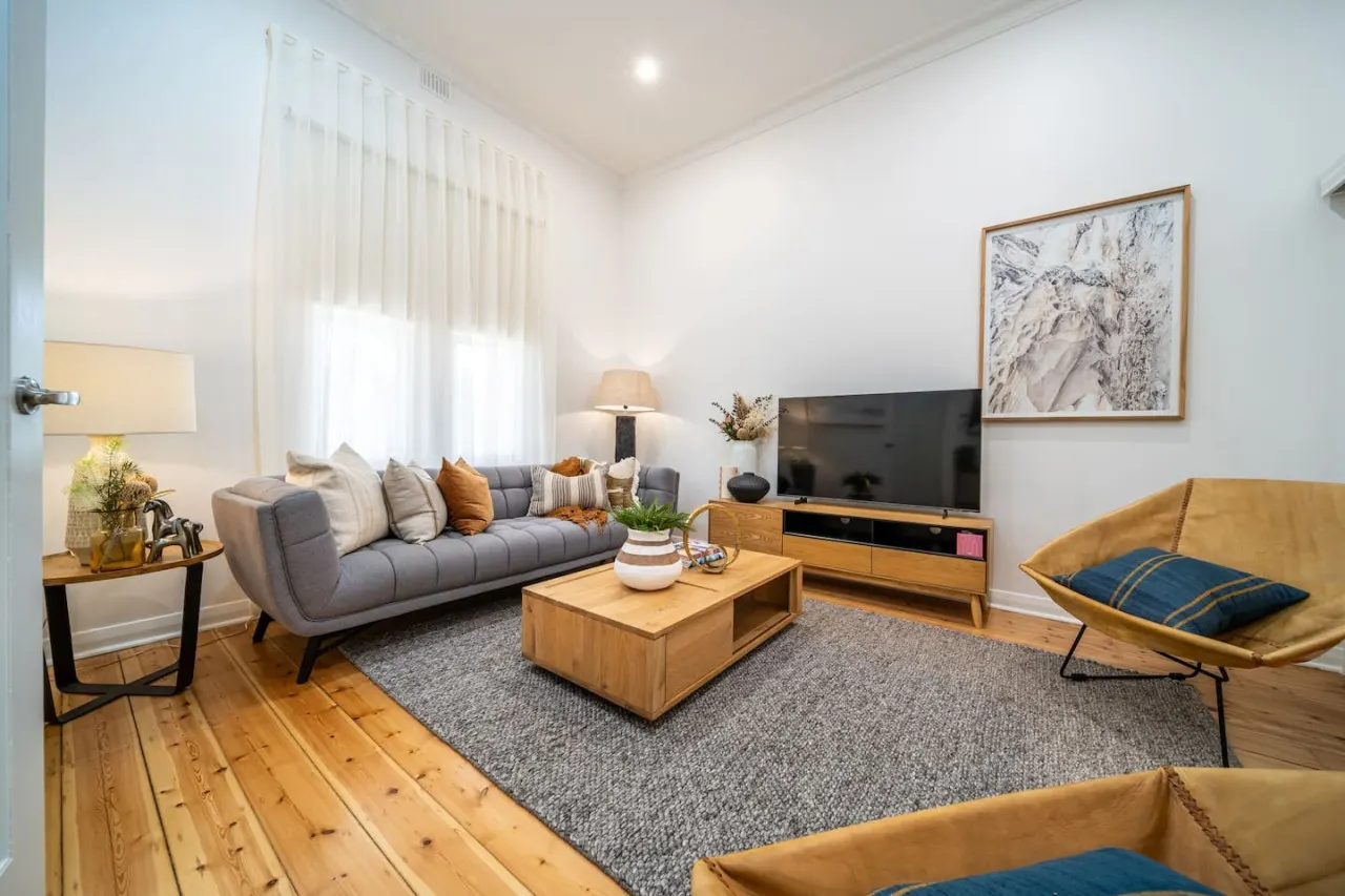 Ambrosia—Relaxed Character Stay near Norwood
